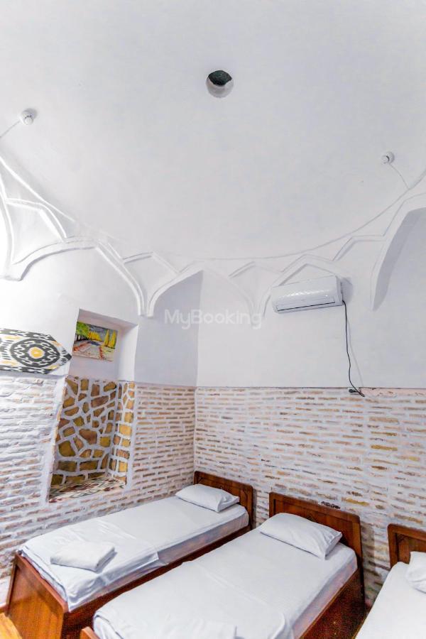 Okhun Madrasah15Th-16Th Century Hotel Buhara Kültér fotó